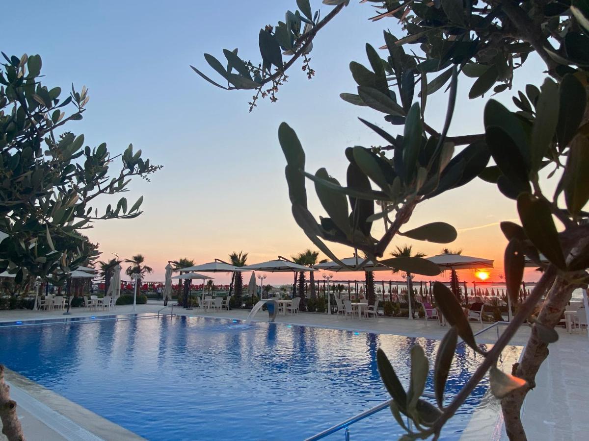 Royal Park Hotel Qerret المظهر الخارجي الصورة