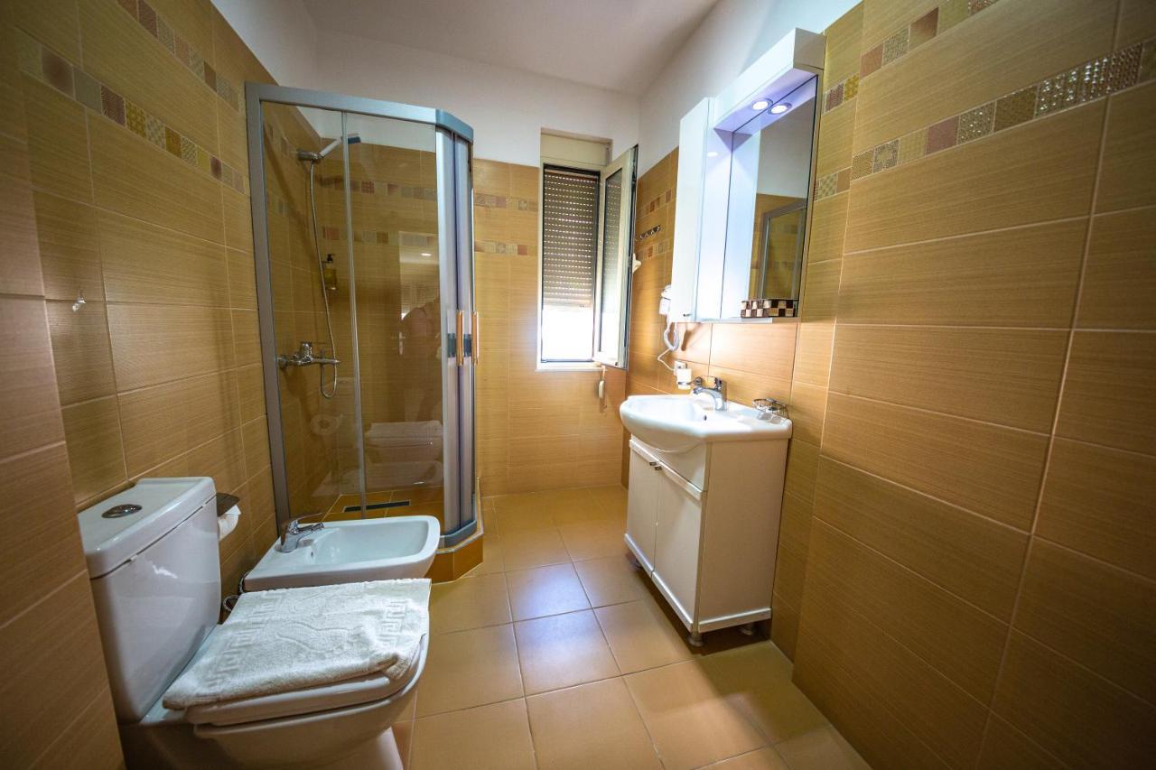 Royal Park Hotel Qerret المظهر الخارجي الصورة