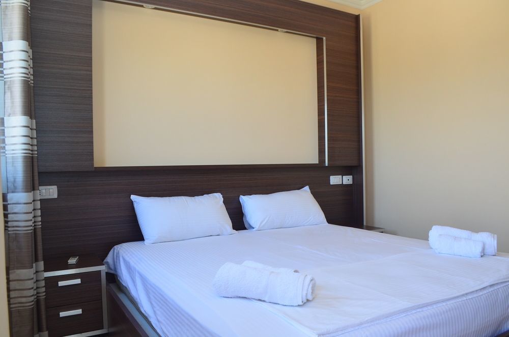 Royal Park Hotel Qerret المظهر الخارجي الصورة