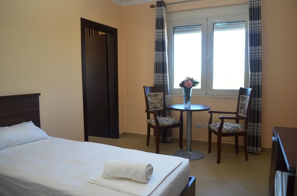 Royal Park Hotel Qerret المظهر الخارجي الصورة