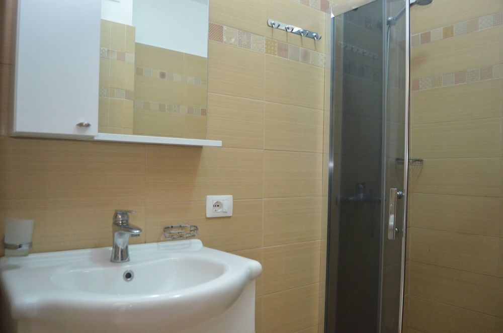Royal Park Hotel Qerret المظهر الخارجي الصورة