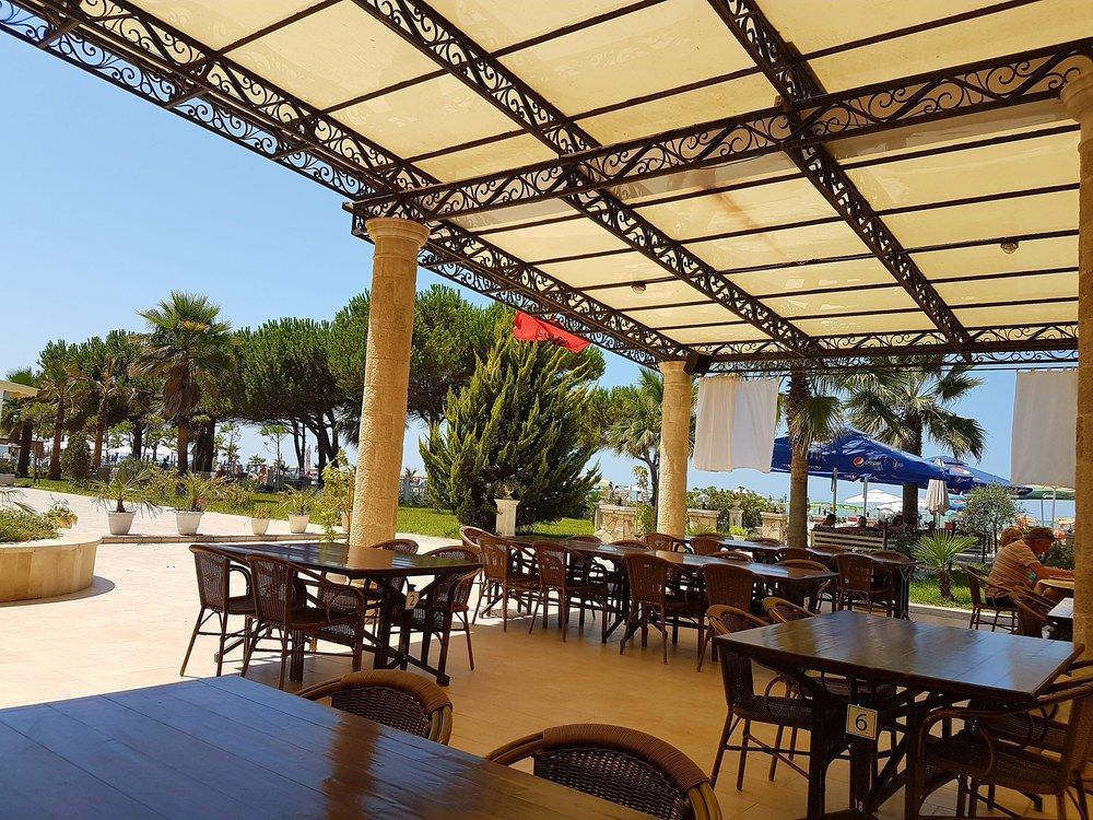 Royal Park Hotel Qerret المظهر الخارجي الصورة